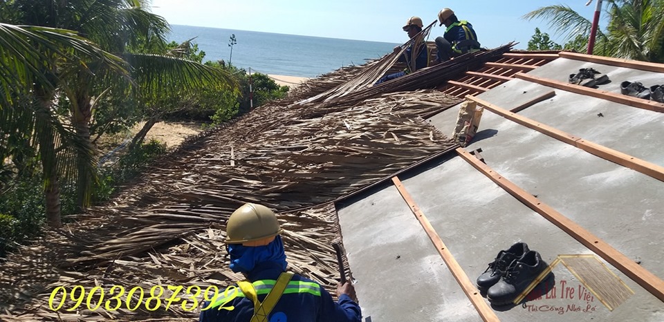 THI CÔNG MÁI LÁ Khu Du Lich Sinh Thái Hòn Ngọc(Phú Yên) 5